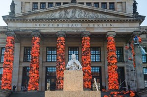ai-weiwei-life-jackets